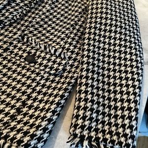 Express houndstooth blazer. New with tags. Never been worn.